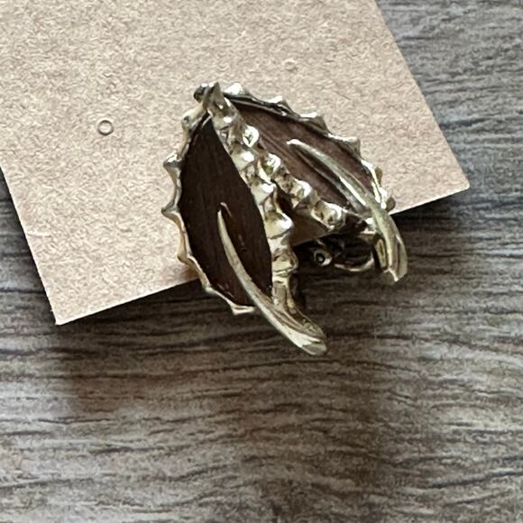 BOGO FREE Sara cov tree leaf clip on 70’s earrings - Picture 2 of 6